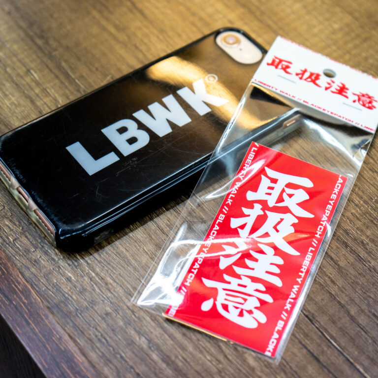 Black Eye Patch x LBWK “HANDLE WITH CARE STICKER” XS - EIGHT | アパレル・雑貨